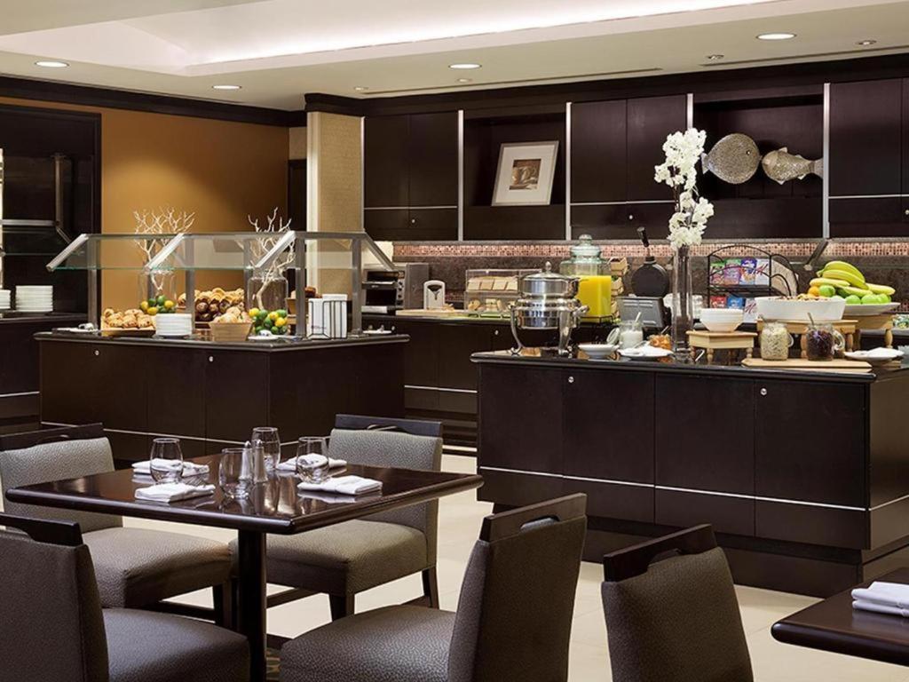 Revery Toronto Downtown, Curio Collection By Hilton Exteriér fotografie