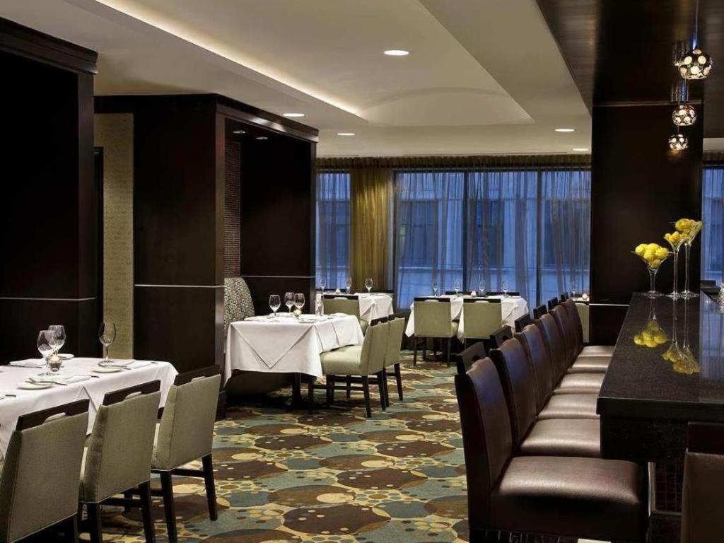 Revery Toronto Downtown, Curio Collection By Hilton Exteriér fotografie